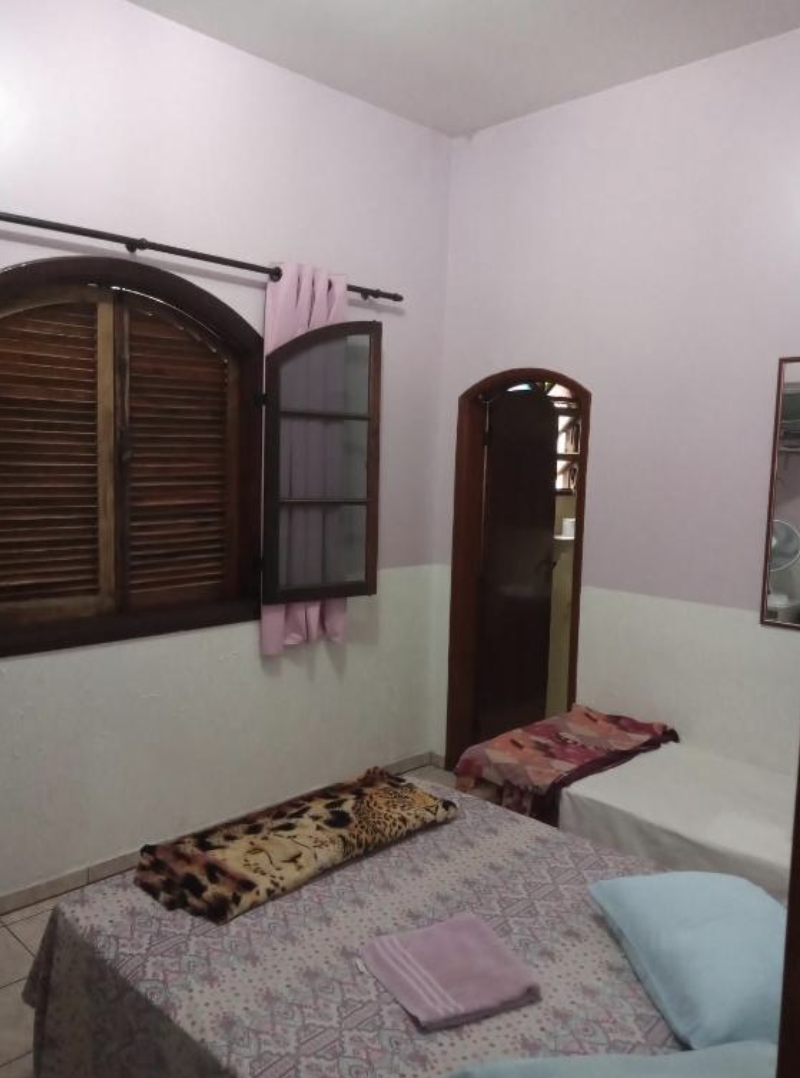 Quarto com cama de casal